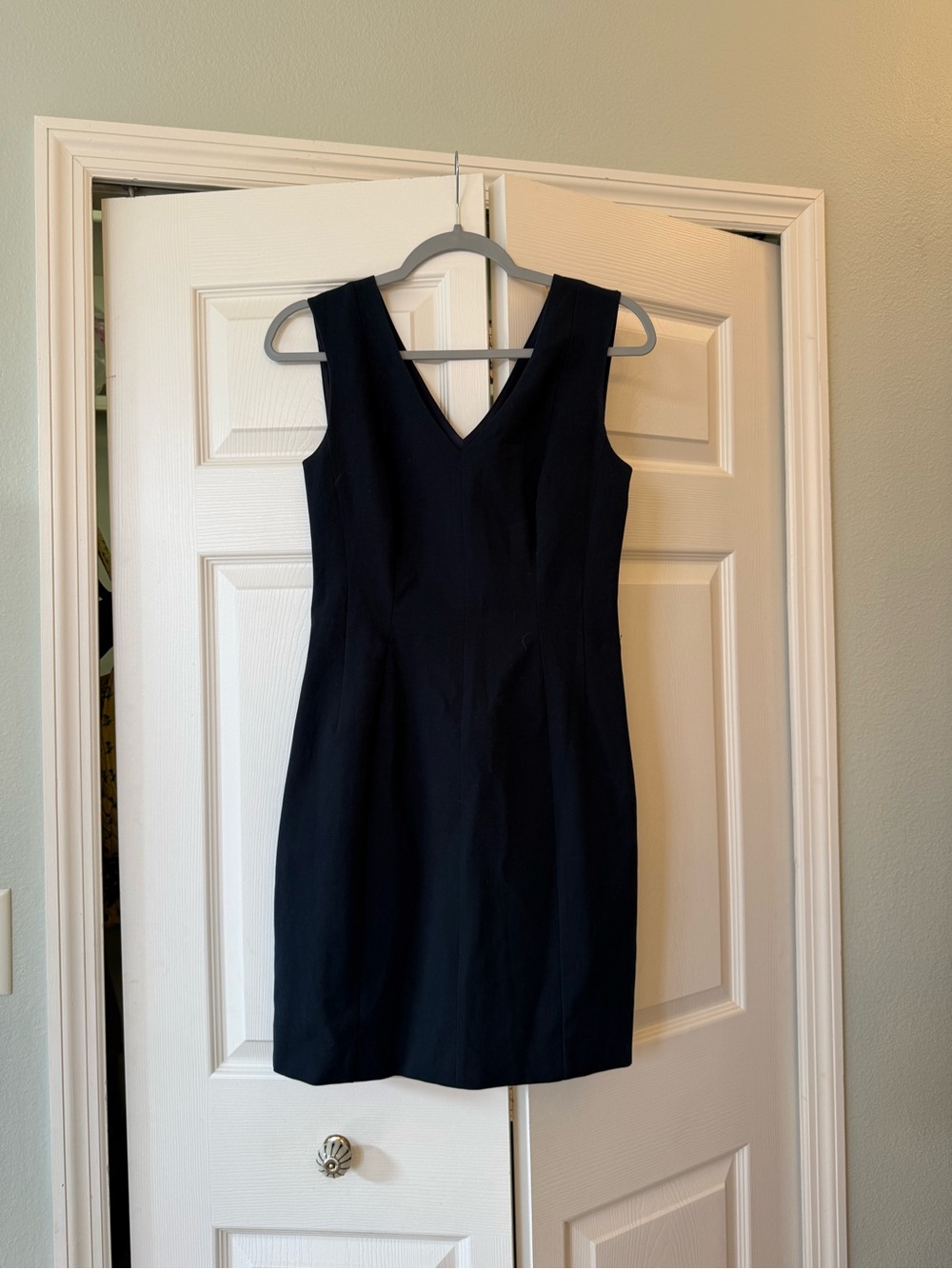 Theory navy blue fitted v neck dress size 6 - Picture 3 of 8